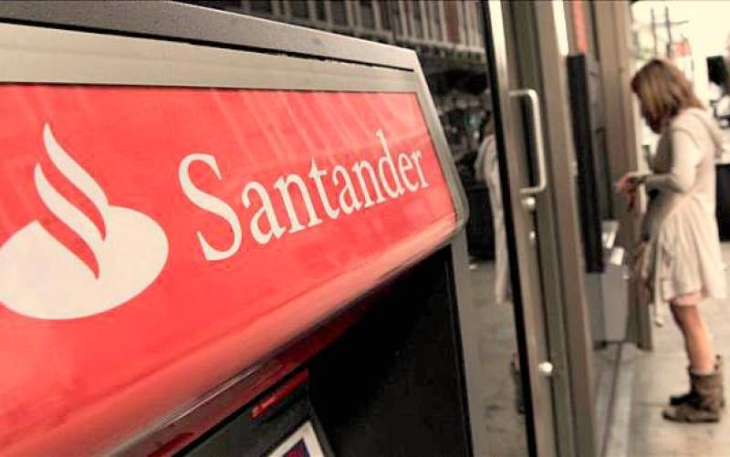 Santander ofrece prejubilaciones desde 55 años con el 75 % del sueldo