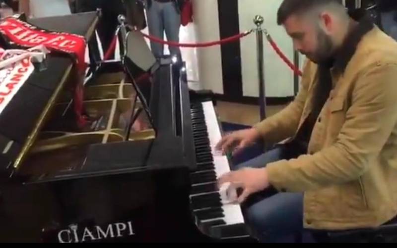 Cuando la grandeza del Sevilla FC suena al piano
