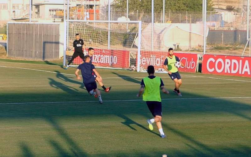 El C.D. Utrera prepara en la Ciudad Deportiva del Sevilla F.C. el partido de vuelta del Play Off ante el Antequera C.F.