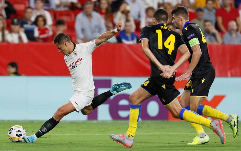 El Sevilla gana al APOEL y lidera el grupo con un pleno de triunfos
