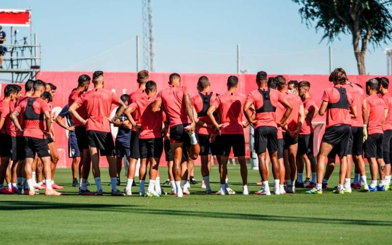 El Sevilla, último en volver al trabajo pero ya con la Supercopa en la mente
