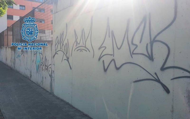 Detenido en Dos Hermanas un grafitero al que se atribuyen más de cien pintadas vandálicas