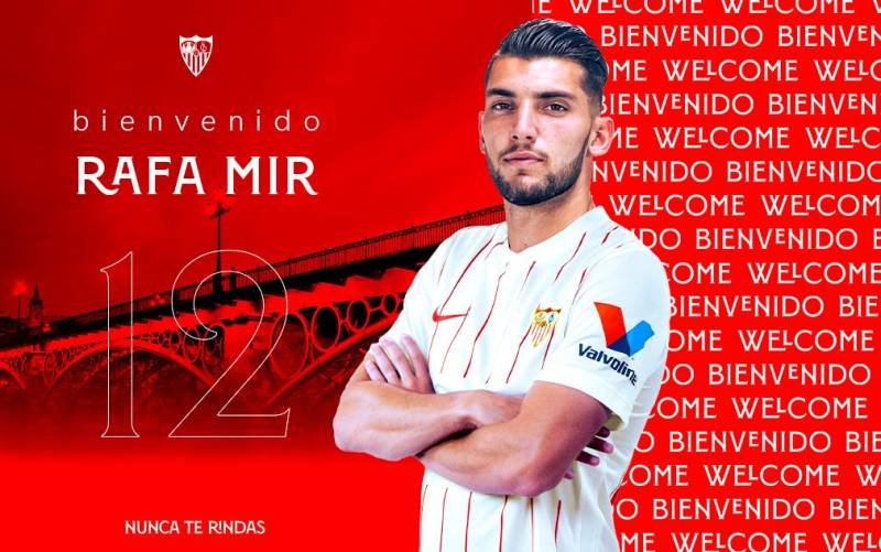 El Sevilla ficha al delantero Rafa Mir 