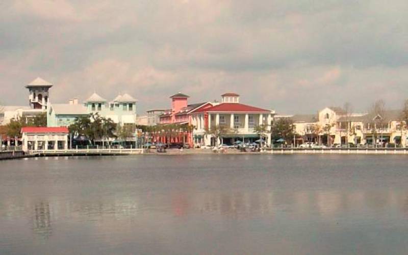 Imagen de archivo del centro de Celebration (Florida, EE UU), una urbanización desarrollada por The Walt Disney Company. / Bobak Ha’Eri. Wikimedia Commons