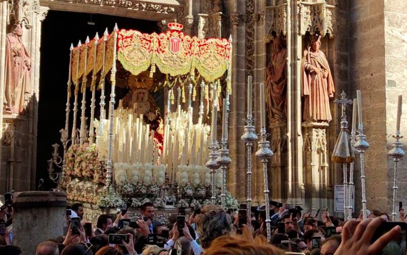 Sevilla volvió a coronar a las Mercedes de Santa Genoveva 