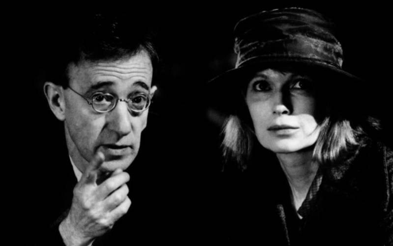Woody Allen y Mia Farrow en una escena de ‘Sombras y niebla’. / El Correo