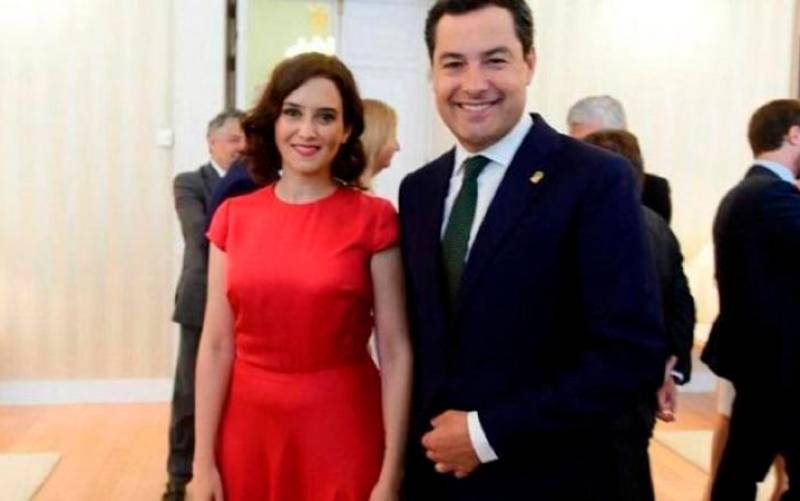 Juanma Moreno e Isabel Díaz Ayuso y la guerra de fechas