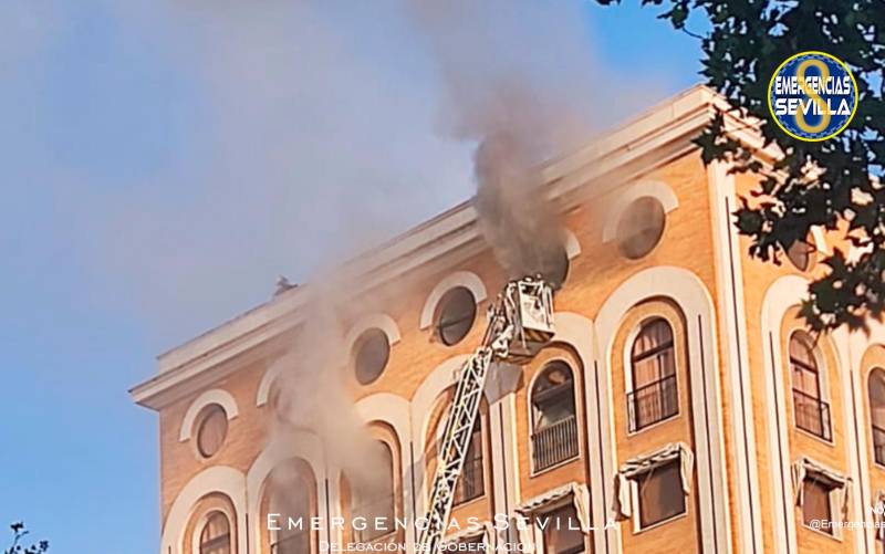 Un incendio en un cuadro eléctrico obliga a desalojar un hotel en Santa Justa