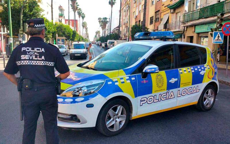 Un vehículo de la Policía Local de Sevilla
