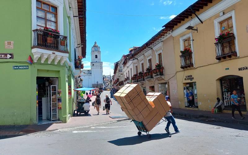 Paralelo Cero. Quito