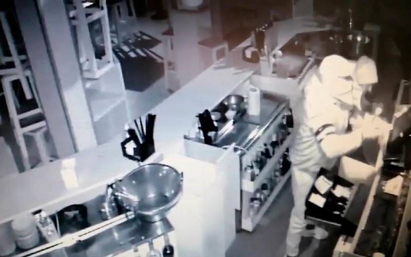 Dos detenidos en Los Palacios por el robo con fuerza en una cafetería