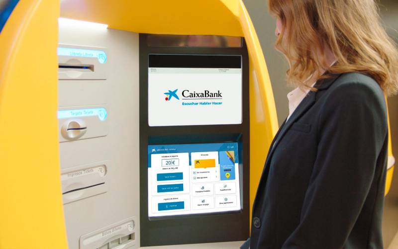 CaixaBank despliega una nueva plataforma tecnológica en sus cajeros para adaptarlos a la 'app'.