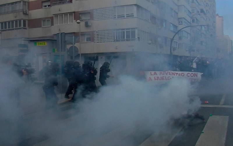 Disturbios en la manifestación de Cádiz en apoyo al sector del metal