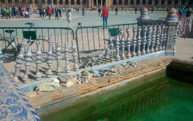 El vandalismo vuelve a cebarse con la Plaza de España