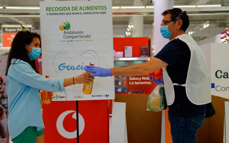 Andaluces Compartiendo y Carrefour donan 50.000 kilos de alimentos