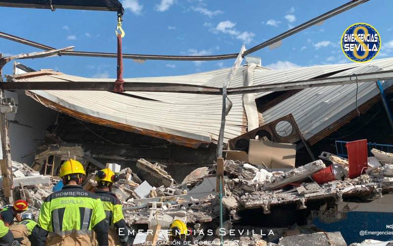 Muere un joven al desplomarse el techo de una nave en obras en el Polígono Aeropuerto