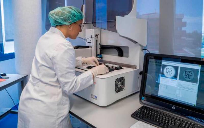 La empresa sevillana Vitro crea equipos e instrumentación para diagnósticos médicos y ofrece empleo en perfiles como la creación de diseños y productos en 3D.