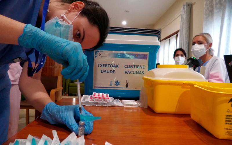 Récord de un país que ya empieza a vacunar a los adolescentes