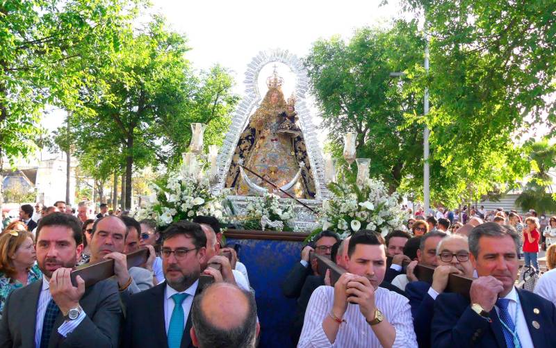 Utrera volvió a venerar a la Virgen de Consolación en la tradicional procesión de la patrona