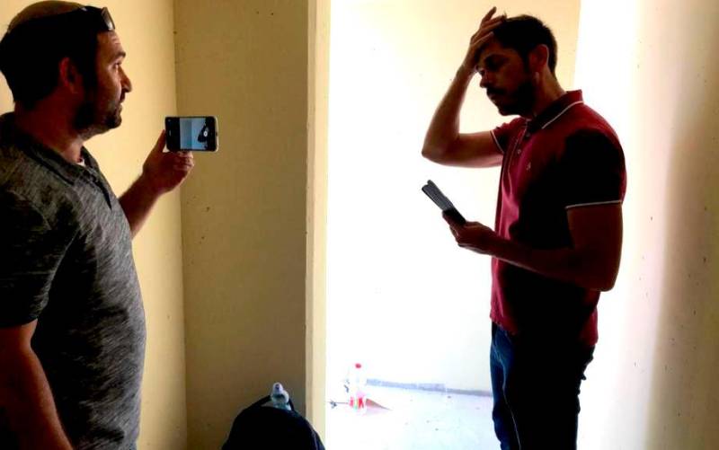 El sevillano Javier Gutiérrez, desde la Franja de Gaza para TVE: «Caen bombas de forma continua»