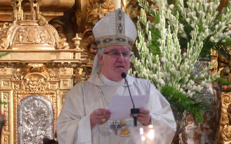 El arzobispo de Sevilla se estrena en Utrera escuchando la plegaria a la Virgen de Consolación