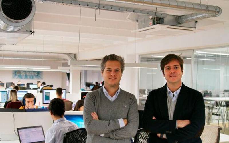 Los empresarios sevillanos Jaime Arbona y Gonzalo Lahera, que están logrando desarrollar de modo espectacular Selectra desde España.
