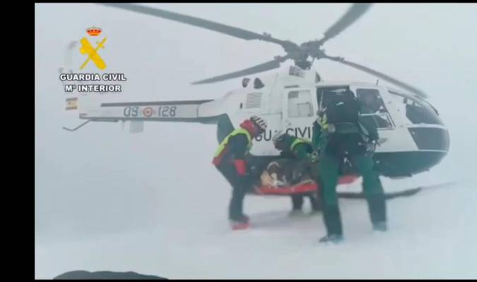 La Guardia Civil rescata a un esquiador herido en los Picos de Europa