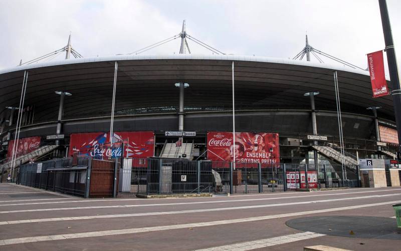 La UEFA cambia la final de San Petersburgo a París