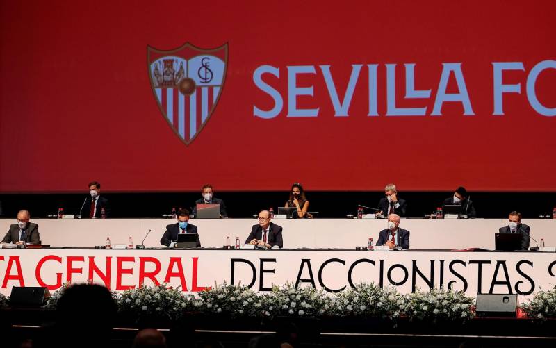 Los accionistas del Sevilla aprueban las cuentas de Castro