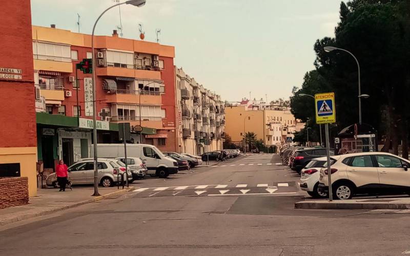Paso de peatones en una calle de Alcalá de Guadaíra. / Twitter @aytoguadaira