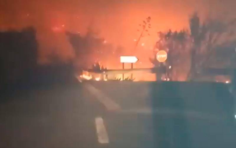 Unos 8.000 evacuados por el fuego que avanza sin control en Gran Canaria