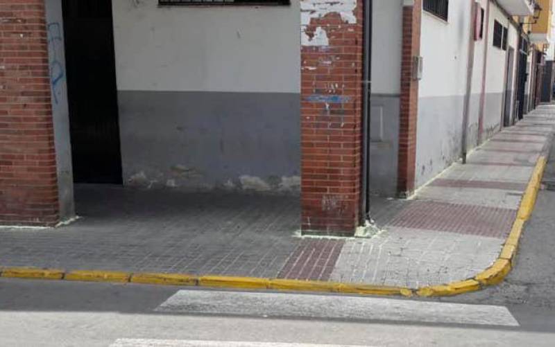 Aviso del Ayuntamiento de La Algaba por el uso de azufre en las calles contra los animales