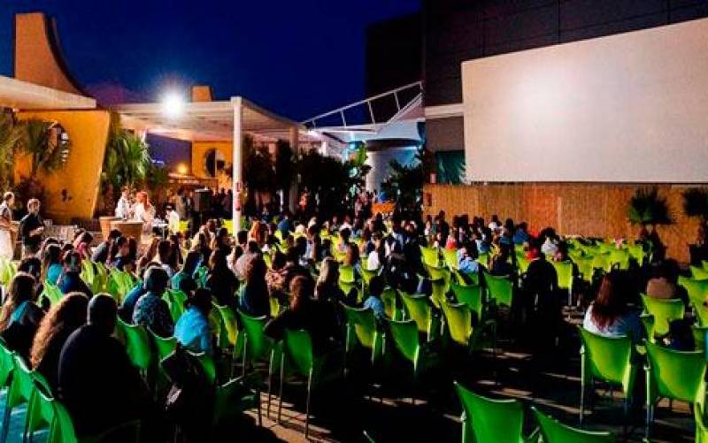 Abre el primer cine de verano de Sevilla gratis para los ‘Héroes sin capa’