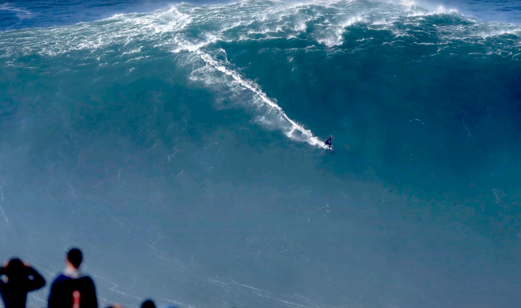 Dato Anuncio Senador Récord Guinness a la ola más grande del mundo surfeada en Nazaré