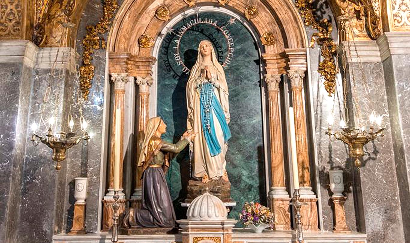 Sevilla celebra a la Virgen de Lourdes con triduos y misa solemne