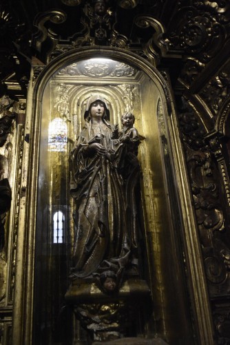 La desconocida capilla de la Virgen del Pilar en el interior de la Santa Iglesia Catedral de Sevilla. / Manuel Gómez