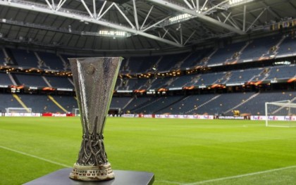 El trofeo de la Europa League. / Efe