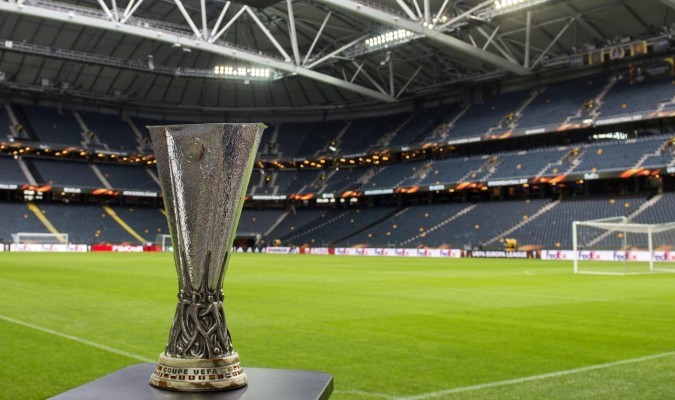 El trofeo de la Europa League. / Efe