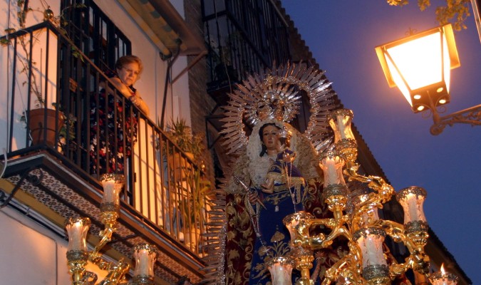 <p>Triana</p><p>La Virgen del Rosario, patrona de capataces, durante su procesión del mes de octubre. / Foto: M.G.</p>