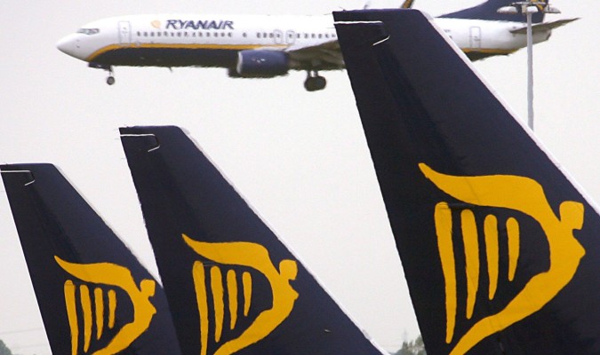 Aviones de la flota de Ryanair. / Andy Rain (Efe)