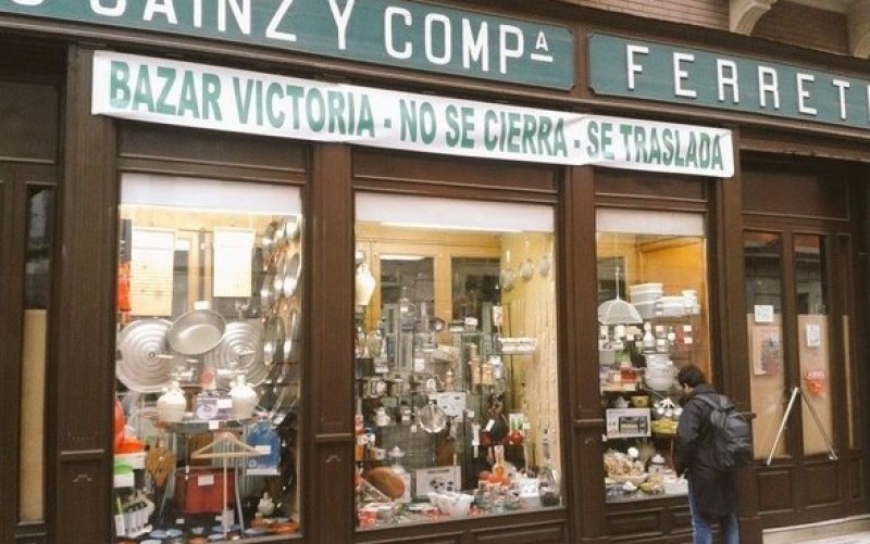 La calle Francos acoge la historia centenaria del Bazar Victoria