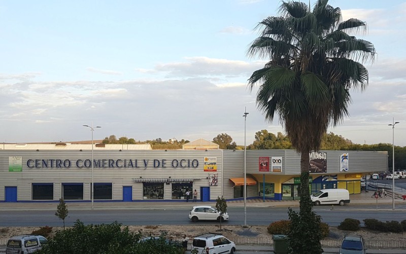 Centro comercial Las Torres de Écija, que saldrá a subasta en noviembre. / Manuel Rodríguez